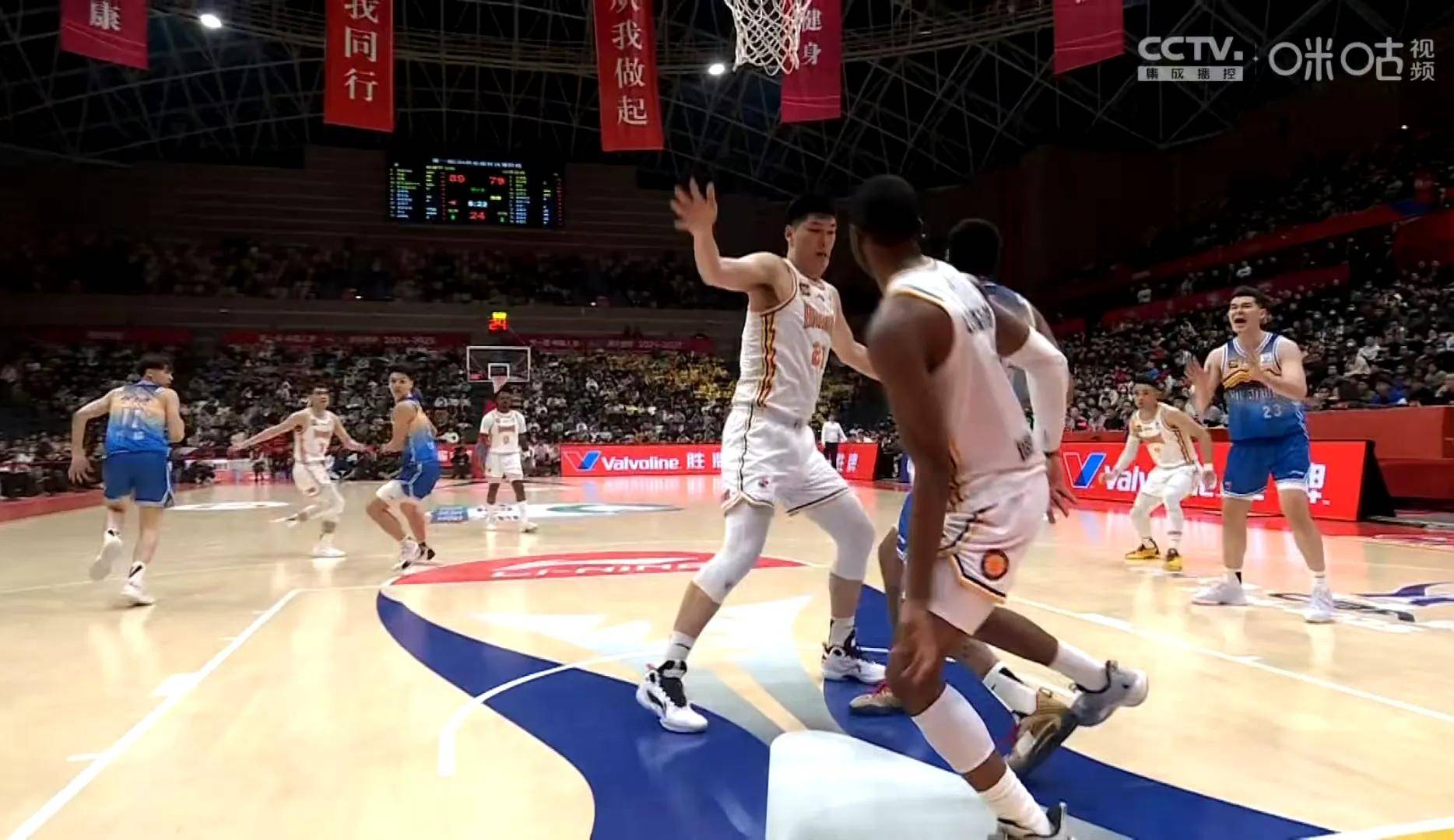 新疆队通过出色发挥赢得了关键比赛()