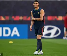 葡萄牙大胜卢森堡，C罗完美帽子戏法()