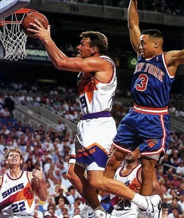 小牛队后卫状态回升带领球队迈向胜利()