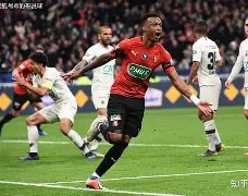 雷恩主场大胜兰斯，稳固法甲积分前列位置()