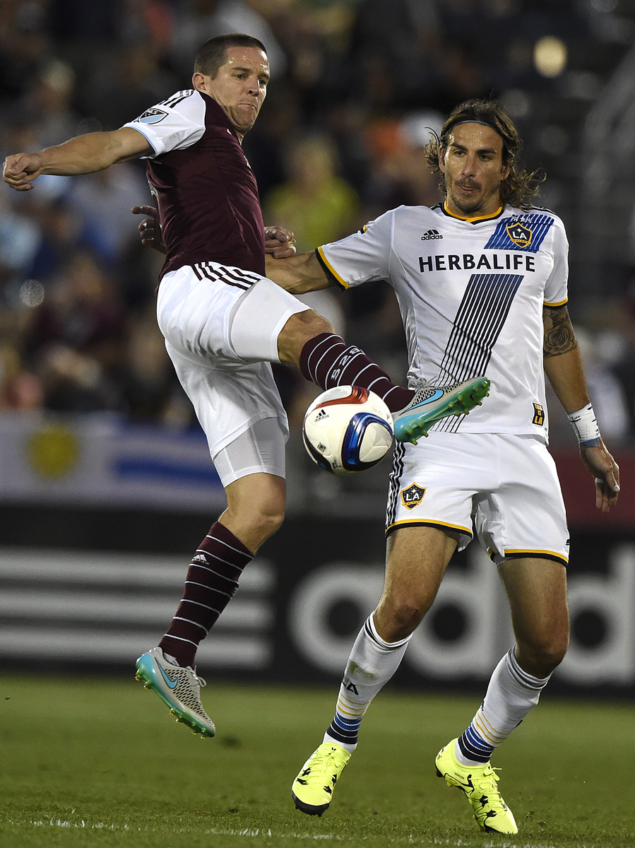 才情横溢，年轻球员赛场上大放异彩()