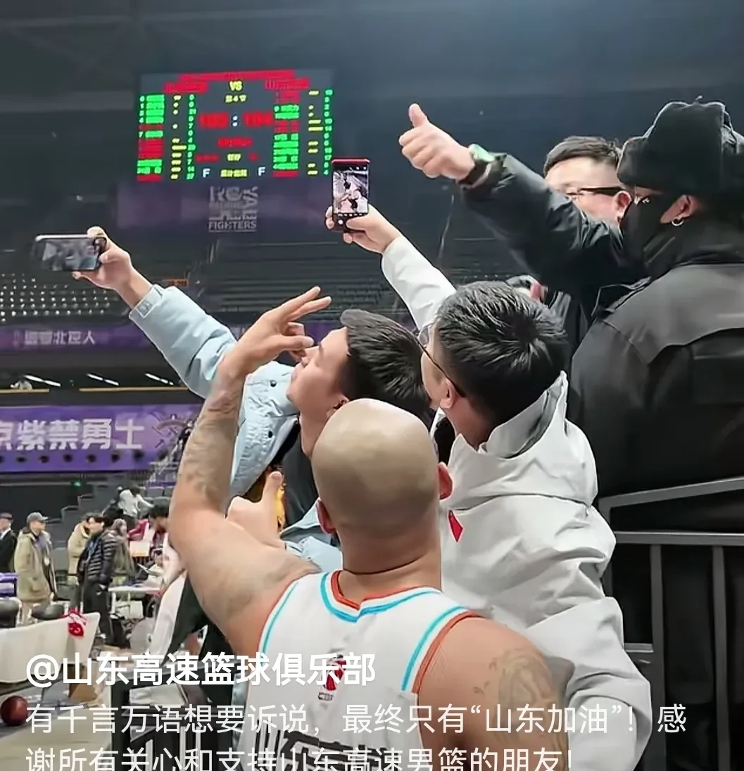 山东男篮展现团队力量，击败江苏队()